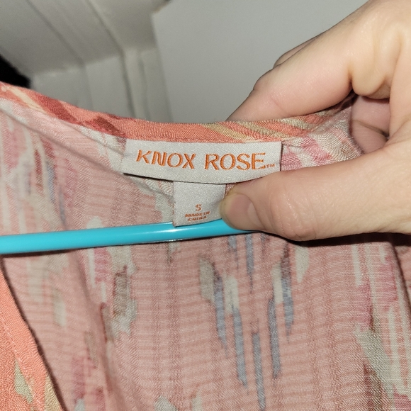 Knox Rose V-Neck Knee Length Dress - Picture 2 of 4